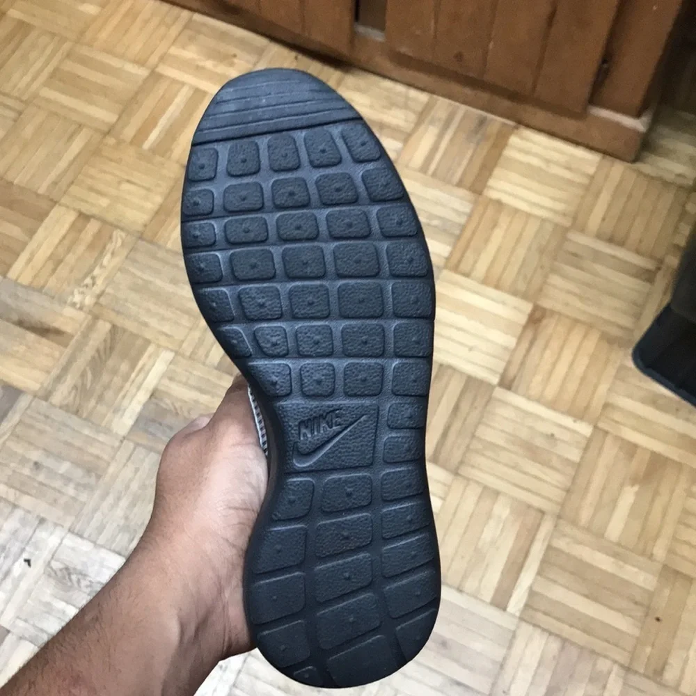 Nike Roshe Run Flight Weight “Black Silver”